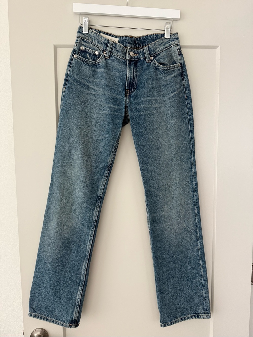 Straight Leg Low Rise Jeans in Medium Blue